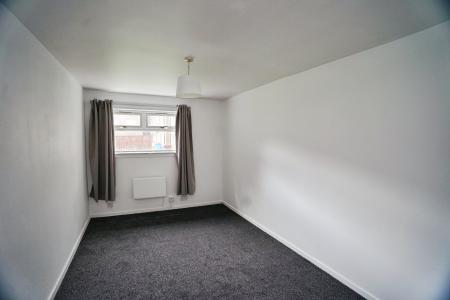 2 bedroom Flat to let in Lumley Place, Grangemouth, Falkirk, FK3