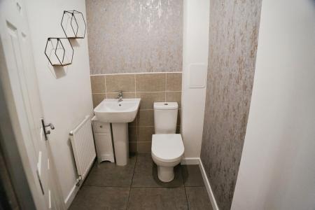 2 bedroom Flat to let in Thornbank Crescent, Falkirk, FK2