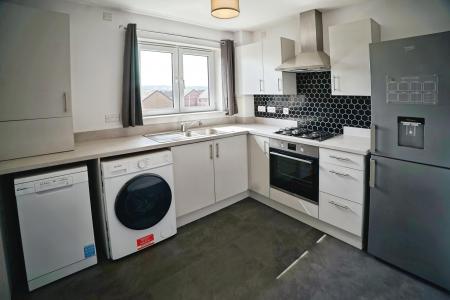 2 bedroom Flat to let in Thornbank Crescent, Falkirk, FK2