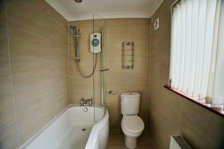 3 bedroom Semi-detached house to let in Akarit Road, Stenhousemuir, Larbert, FK5