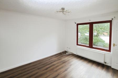 2 bedroom Terraced House to let in Sinclair Place, Falkirk, FK2