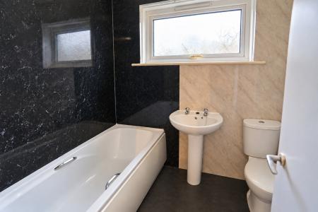 3 bedroom Terraced House to let in Branshill Park, Sauchie, Clackmannanshire, FK10