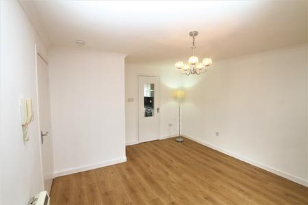 2 bedroom Apartment to let in Candleriggs Court, Alloa, FK10