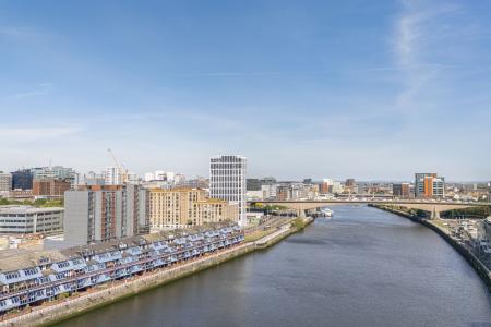 2 bedroom Flat for sale in River Heights