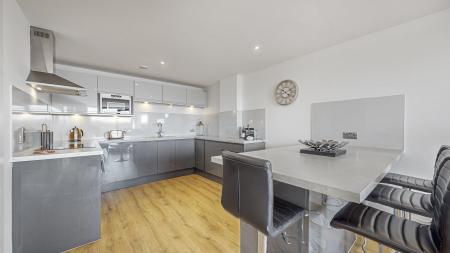 2 bedroom Flat for sale in River Heights