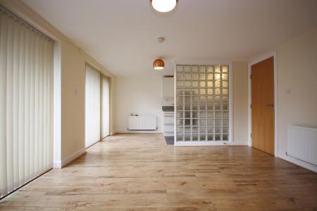 2 bedroom Flat to let in Lochburn Gate, Maryhill