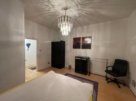 3 bedroom Flat to let in Morrison Street, Tradeston