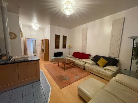 3 bedroom Flat to let in Morrison Street, Tradeston