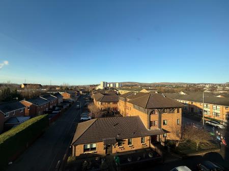 3 bedroom Flat to let in Shaftesbury Street, Clydebank