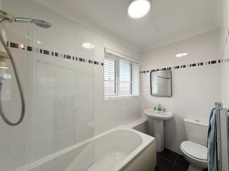 2 bedroom Flat to let in Maryhill Road, Woodside