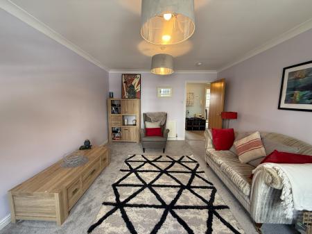 2 bedroom Flat to let in Pleasance Street, Shawlands