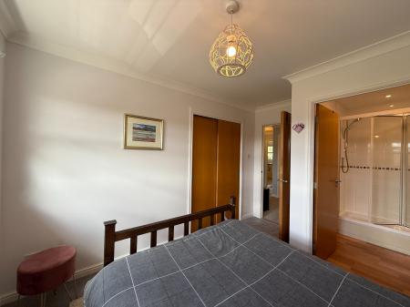2 bedroom Flat to let in Pleasance Street, Shawlands