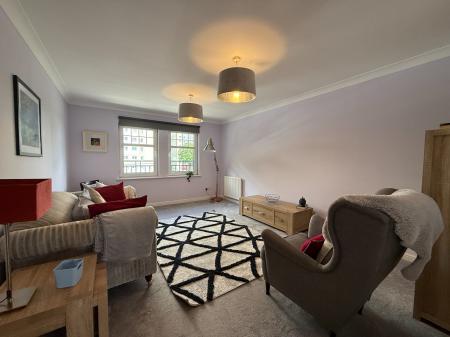 2 bedroom Flat to let in Pleasance Street, Shawlands