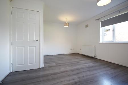2 bedroom Flat to let in Chapelcross Avenue, Airdrie