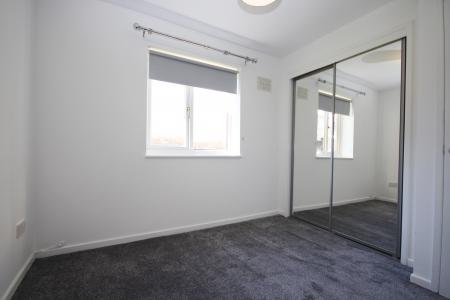 2 bedroom Flat to let in Chapelcross Avenue, Airdrie