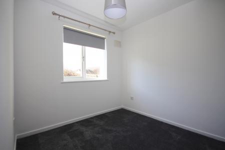 2 bedroom Flat to let in Chapelcross Avenue, Airdrie