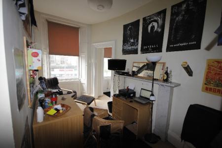 5 bedroom Flat to let in South Clerk Street, Meadows, Edinburgh, EH8