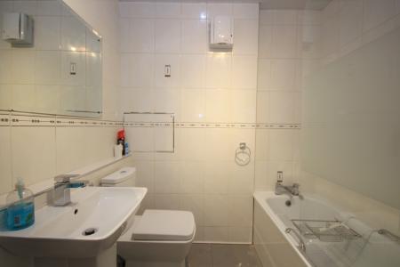 2 bedroom Flat to let in Springfield Road, Parkhead