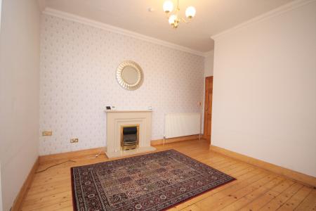 2 bedroom Flat to let in Springfield Road, Parkhead