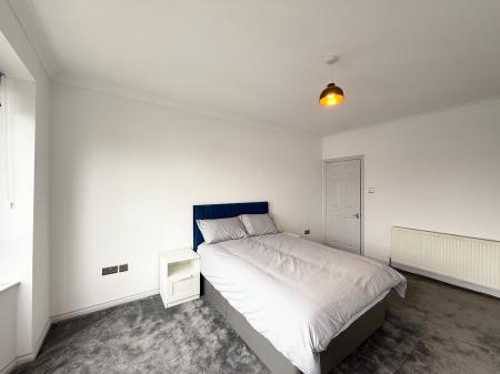 3 bedroom Flat to let in Montford Avenue, Kings Park