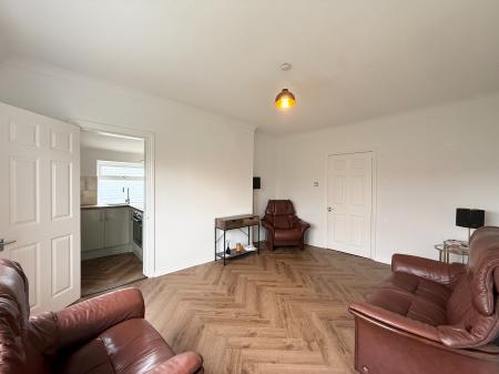3 bedroom Flat to let in Montford Avenue, Kings Park