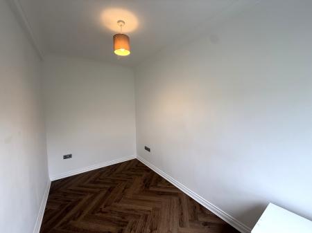 3 bedroom Flat to let in Montford Avenue, Kings Park