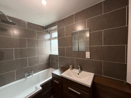 3 bedroom Flat to let in Montford Avenue, Kings Park