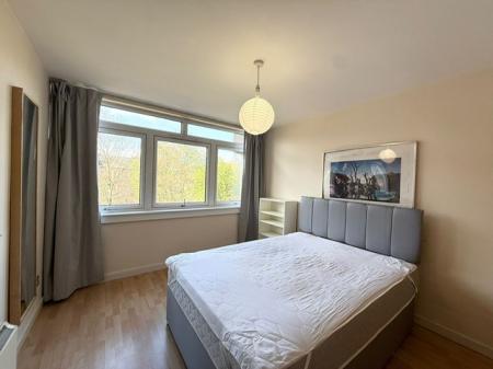 2 bedroom Flat to let in Tantallon Towers, Shawlands