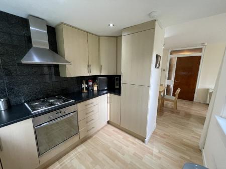 2 bedroom Flat to let in Tantallon Towers, Shawlands