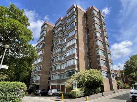 2 bedroom Flat to let in Tantallon Towers, Shawlands