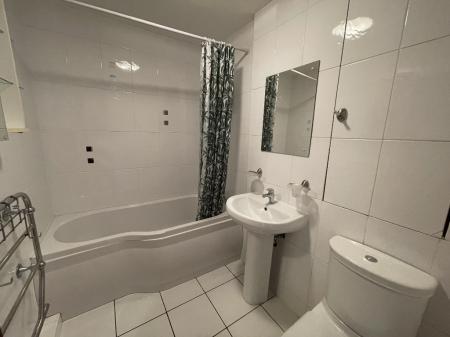 2 bedroom Flat to let in Tantallon Towers, Shawlands