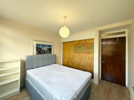 2 bedroom Flat to let in Tantallon Towers, Shawlands