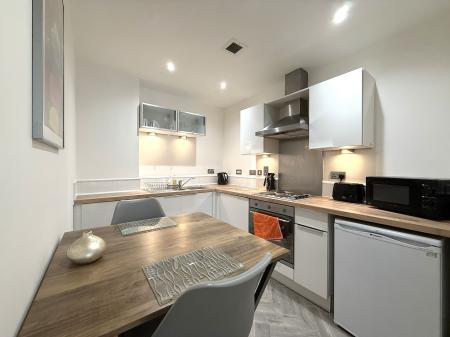 1 bedroom Flat to let in Oswald Street, City Centre