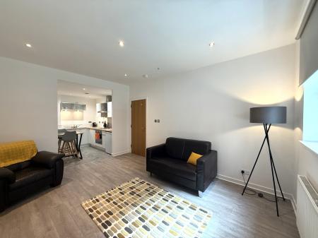 1 bedroom Flat to let in Oswald Street, City Centre