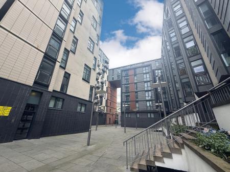 1 bedroom Flat to let in Oswald Street, City Centre