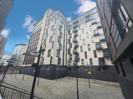 1 bedroom Flat to let in Oswald Street, City Centre