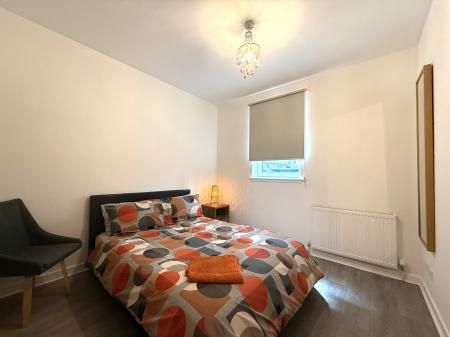 1 bedroom Flat to let in Oswald Street, City Centre