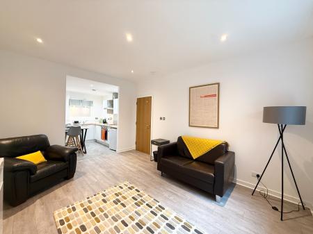 1 bedroom Flat to let in Oswald Street, City Centre