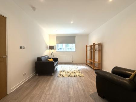 1 bedroom Flat to let in Oswald Street, City Centre