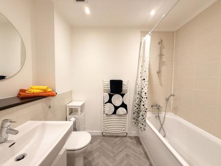 1 bedroom Flat to let in Oswald Street, City Centre
