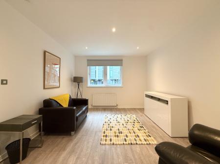 1 bedroom Flat to let in Oswald Street, City Centre