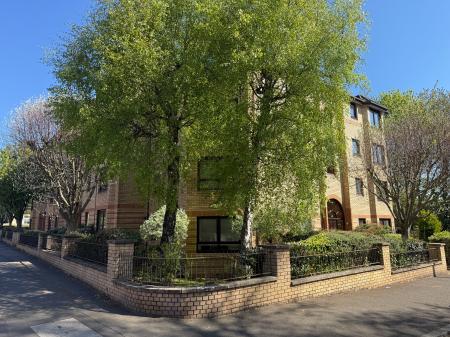 2 bedroom Flat to let in Ingleby Drive, Dennistoun