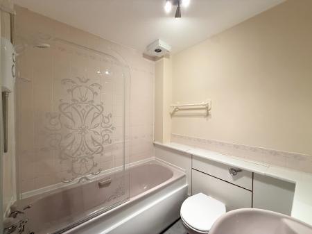 2 bedroom Flat to let in Ingleby Drive, Dennistoun