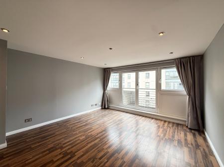 2 bedroom Flat to let in Wallace Street, Tradeston