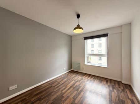 2 bedroom Flat to let in Wallace Street, Tradeston