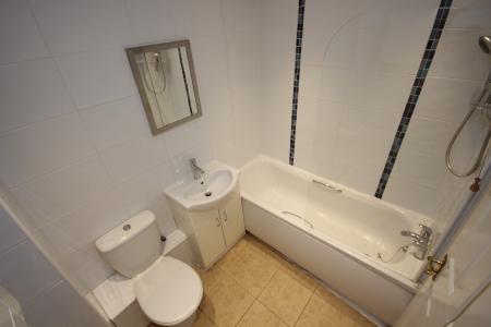 1 bedroom Flat to let in Shawhill Road, Shawlands