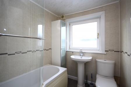 4 bedroom Terraced House to let in Montrose Drive, Bearsden