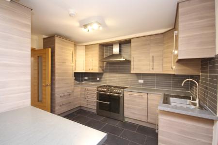 4 bedroom Terraced House to let in Montrose Drive, Bearsden