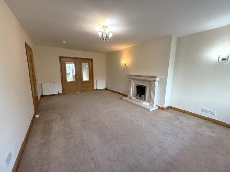 4 bedroom Terraced House to let in Montrose Drive, Bearsden
