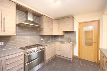 4 bedroom Terraced House to let in Montrose Drive, Bearsden